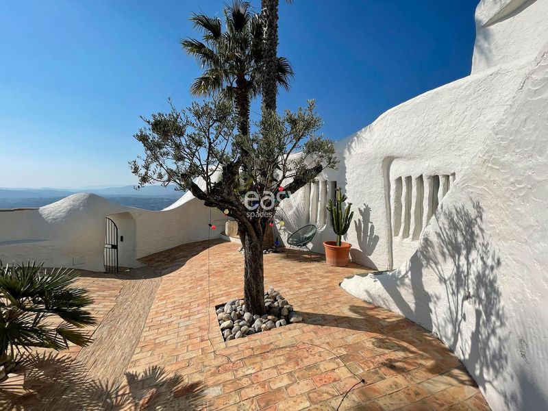 Troglodyte villa located in France specifically designed for professional photography shooting sessions